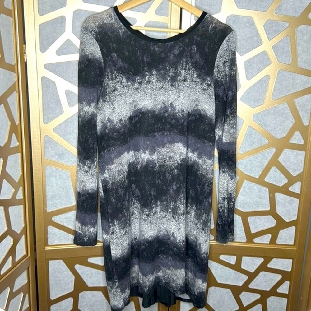 - Kensie Ombré Long Sleeve Dress